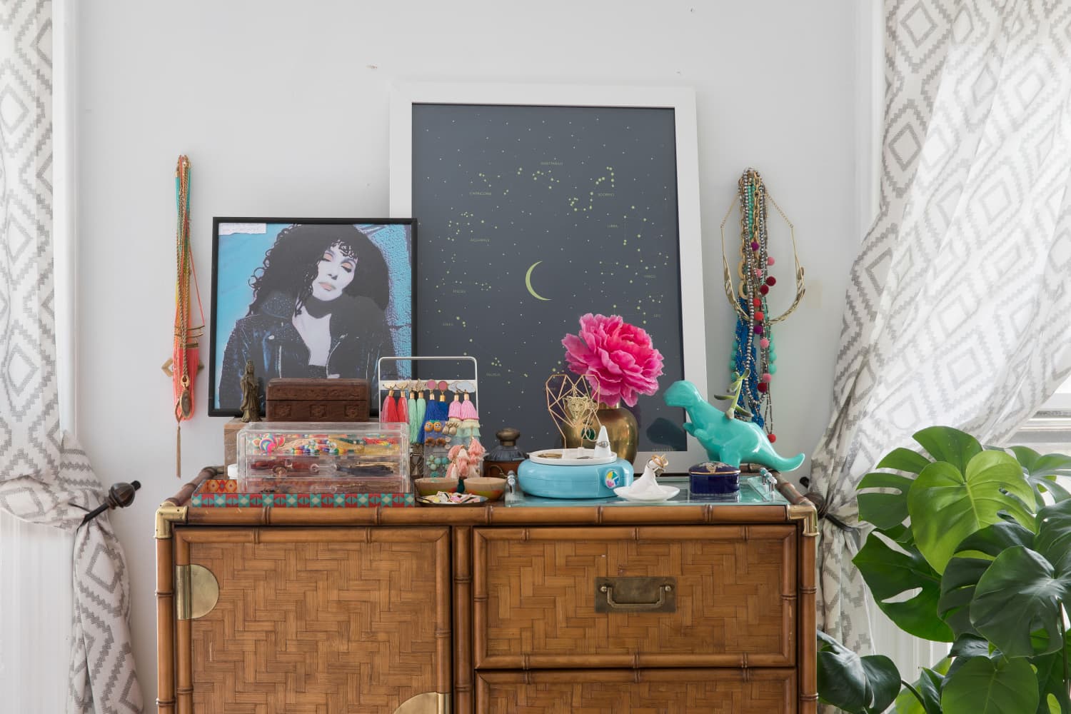 “Clustering” Is The New, Effortless Form of Cluttercore, According To